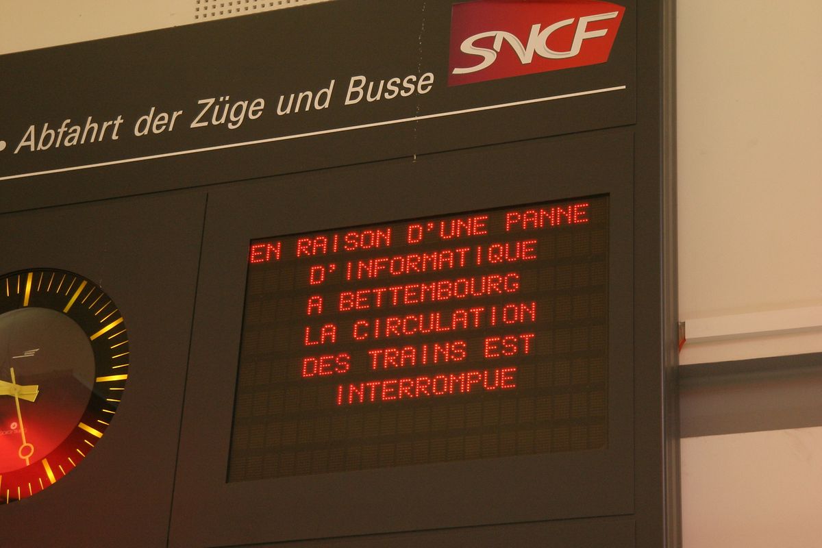 Le message électronique en gare de Thionville est laconique mais dit l'essentiel: plus de trains!