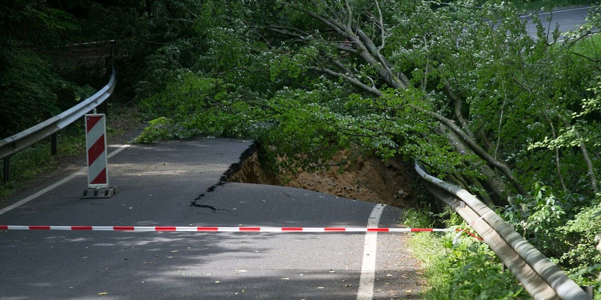 Bei den Gewittern wurde unter anderem der CR 128 zwischen Befort und Haller unterspült.