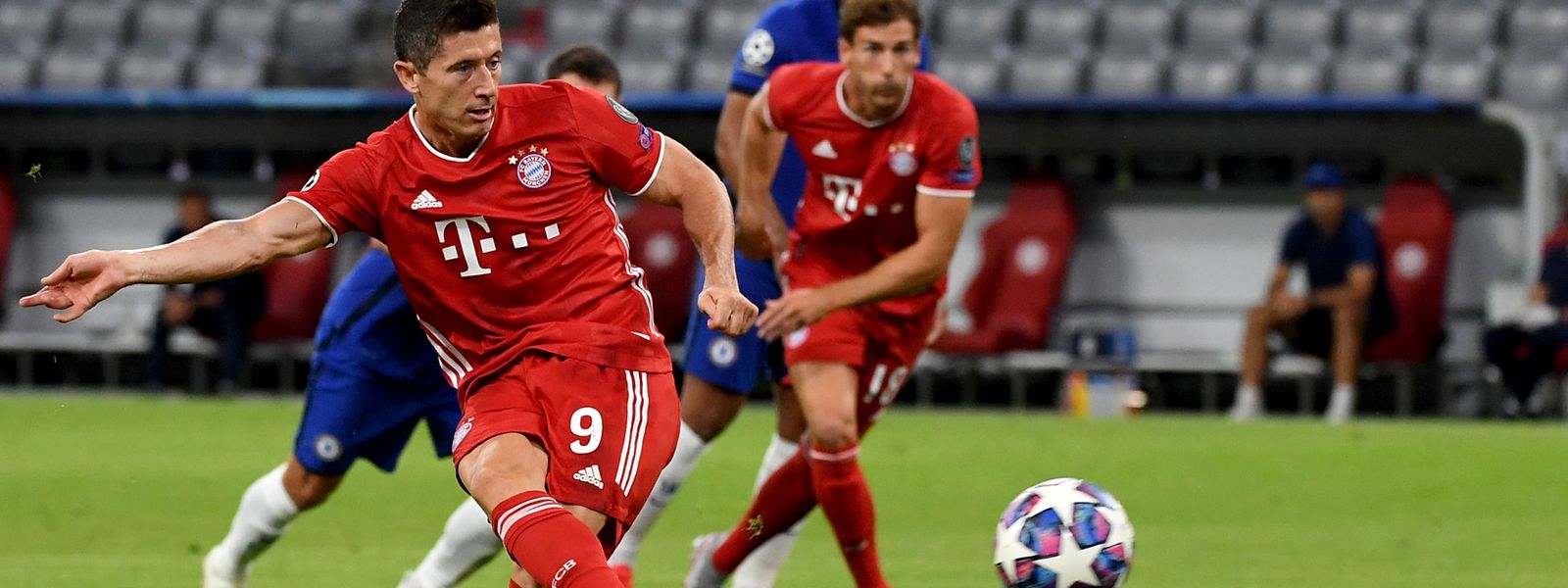 Robert Lewandowski erzielt erneut zwei Tore für den FC Bayern.