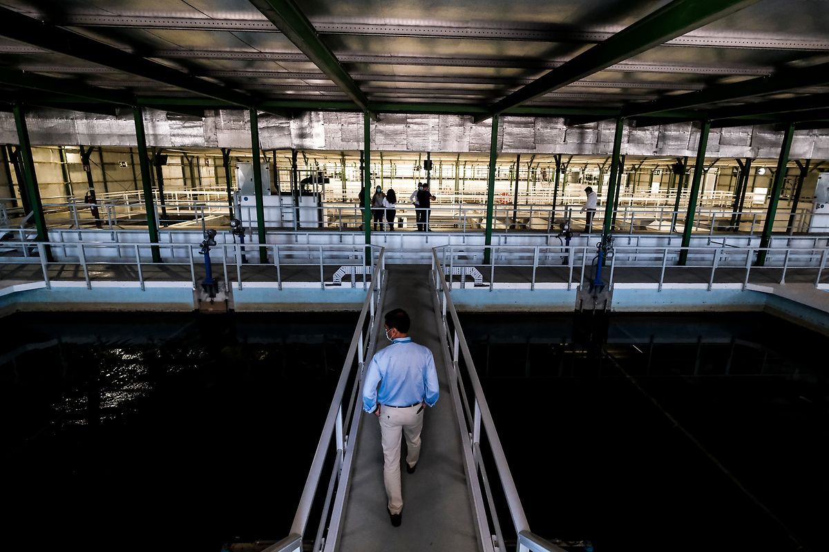 A estação de captação de águas do Tejo em Valada abastece uma parte da área metropolitana de Lisboa. A EPAL está preocupada com a subida do sal, mas diz que o abastecimento não está em risco.