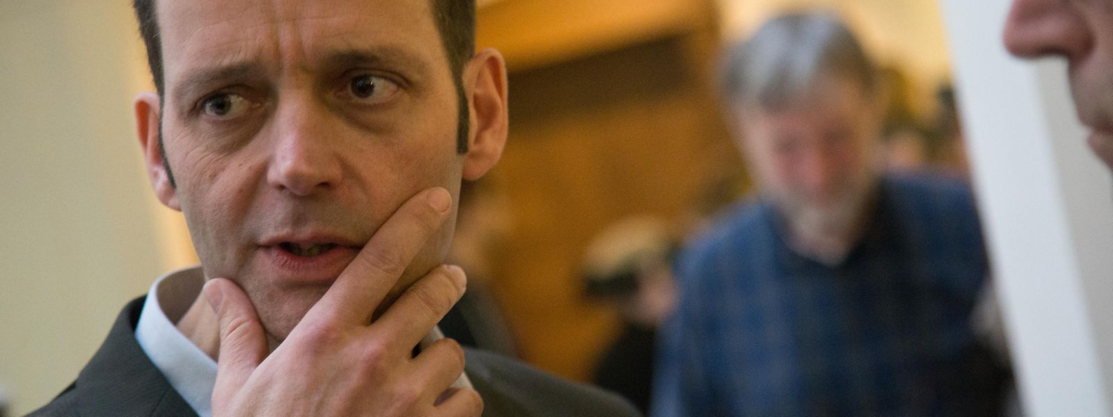 Le journaliste Edouard Perrin conteste les saisies de documents à son domicile effectuées à la demande de PWC.