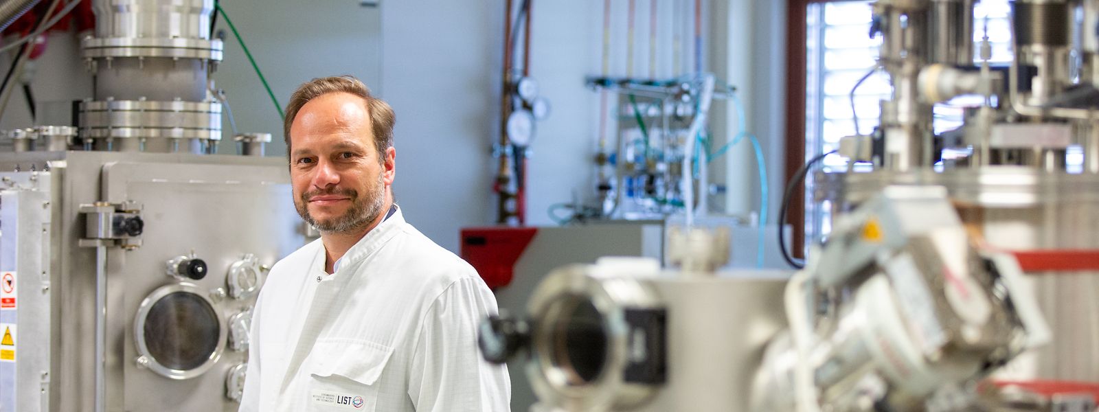 Damien Lenoble vom Luxembourg Institute of Science and Technology arbeitet mit seinem Team an einer effizienteren Wasserstofftechnologie.