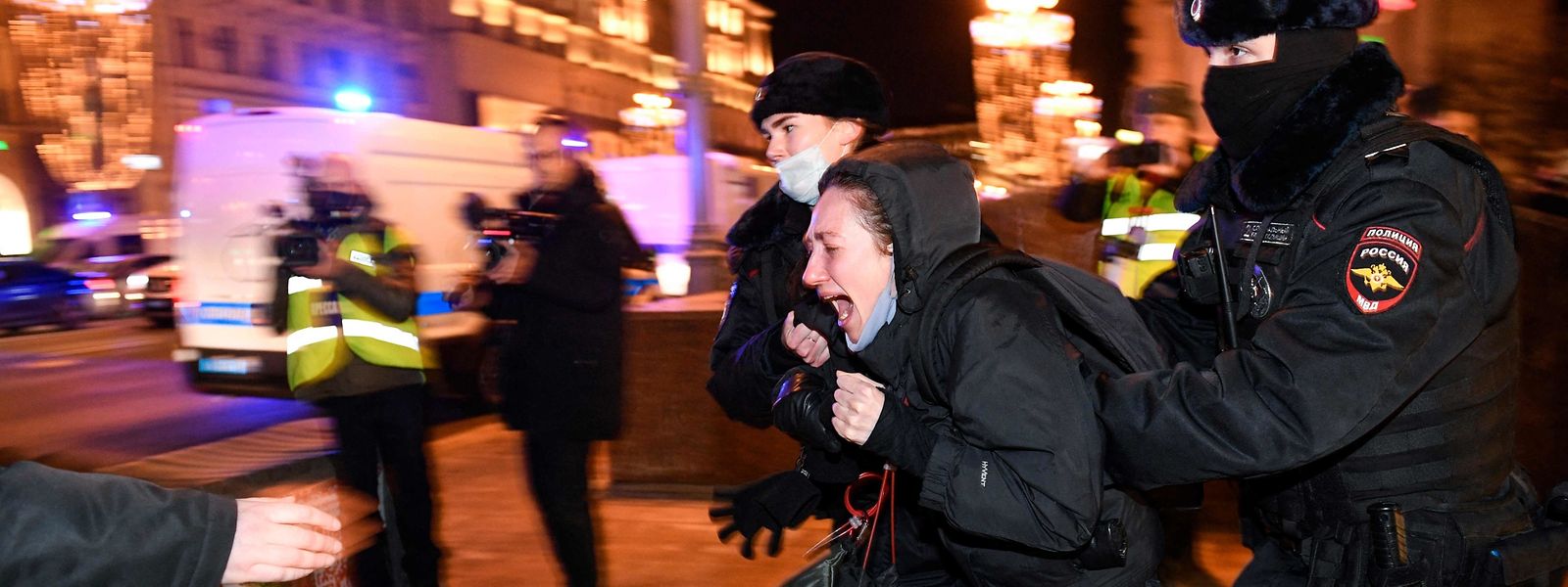 Mais de 1.800 manifestantes contra a guerra na Ucrânia foram detidos na Rússia.