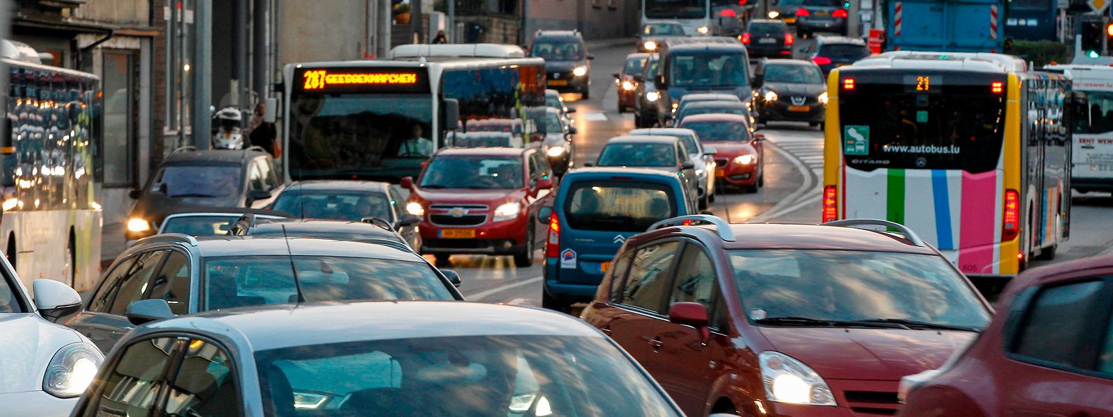 Im Bereich Transport sind die CO2-Emissionen 2021 im Vergleich zum Pandemiejahr 2020 gestiegen, im Vergleich zum Jahr 2019 aber um 20,3 Prozent gesunken und lagen 2021 6,8 Prozent unter dem zulässigen Wert.