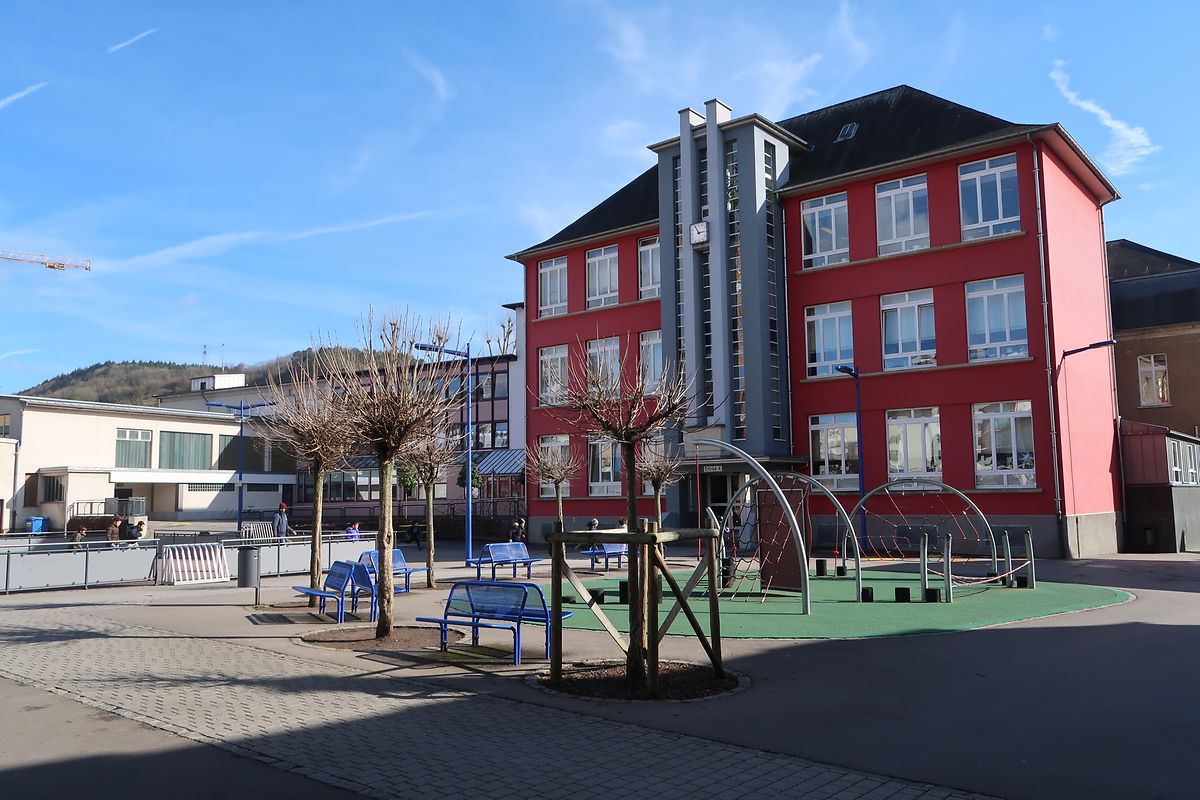 Das alte Gebäude der Grundschule ist an die Grenzen seiner Kapazitäten gelangt.