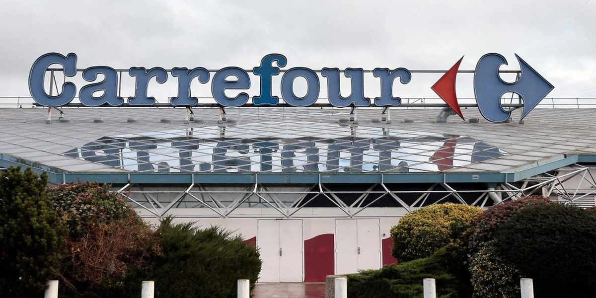 Leclerc, Auchan, Système U et Carrefour reconnaissent avoir vendu des produits Lactalis interdits.