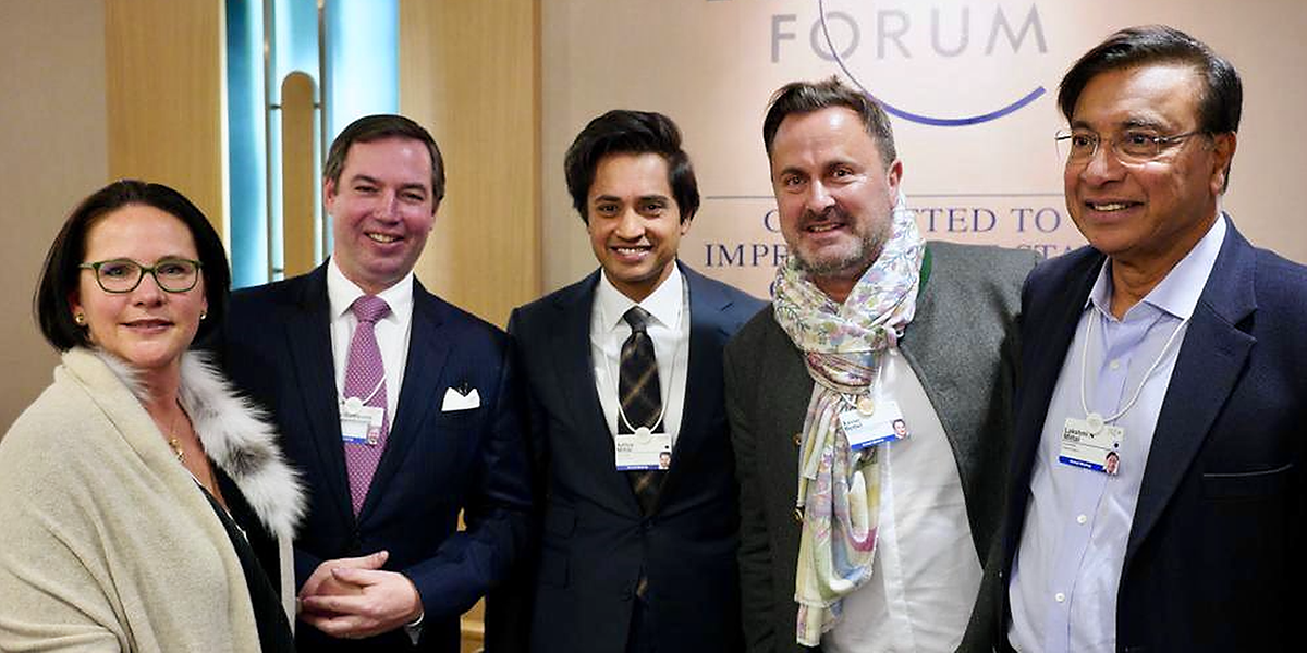 In Davos gab es auch ein kurzes Treffen mit Lakshmi Mittal (rechts neben Premier Xavier Bettel) und Aditya Mittal (Mitte) von ArcelorMittal. Finanzministerin Yuriko Backes links neben Prinz Guillaume.