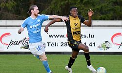 Issa Bah,  en jaune et noir,  Progrès Niederkorn, et Benoit Nyssen,  Racing Luxembourg. Football : Progrès Niederkorn – Racing Luxembourg, BGL Ligue. Stade Jos Haupert, Niederkorn. foto : Stéphane Guillaume