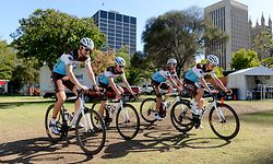 Ben Gastauer (links) mit seinen Ag2r-Teamkollegen Andrea Vendrame (I), Larry Warbasse (USA) und Romain Bardet (F) - Tour Down Under 2020 - Foto: Serge Waldbillig