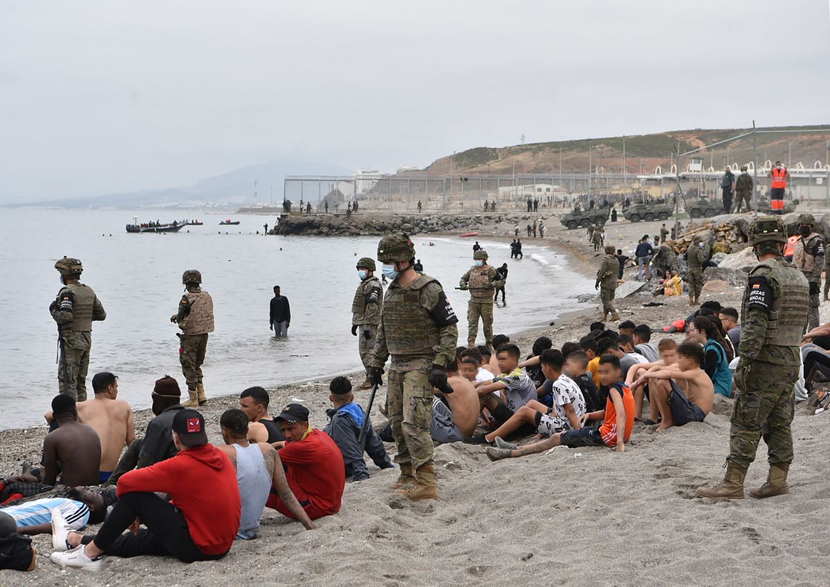 Die spanischen Behörden wurden Mitte Mai vom Ansturm Tausender Migranten völlig überrascht, die schwimmend nach Ceuta gelangt waren.