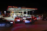 09.03.2022 Ansturm auf Tankstellen wegen erhöhten Benzin - und Spritpreisen /  Frisange  Foto : Marc Wilwert / Luxemburger Wort