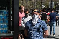 People stand in line to enter a grocery store in Washington, DC, on April 8, 2020. - The coronavirus pandemic is battering the world's major economies and could trigger the deepest global recession in generations, experts warned Wednesday, as rising death tolls in Europe and the US dampened hopes for a quick turnaround. (Photo by NICHOLAS KAMM / AFP)