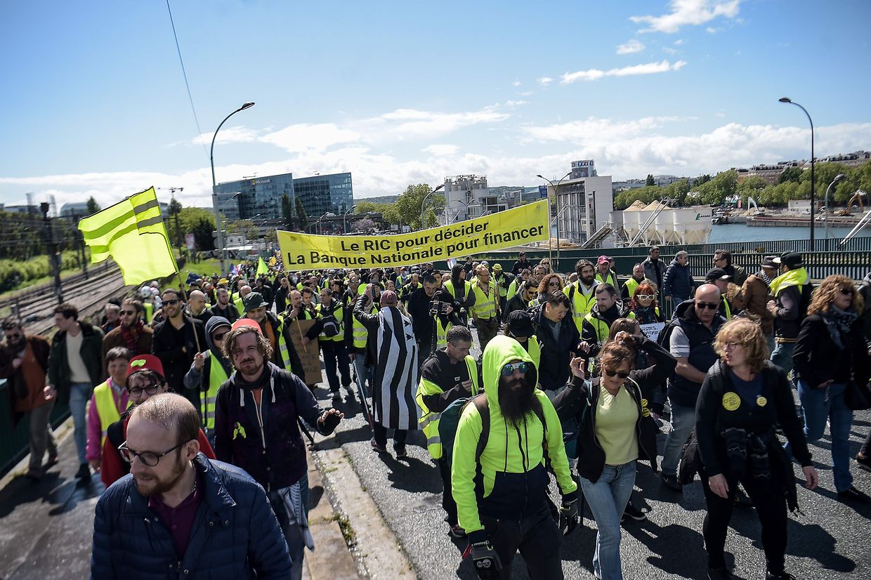 Forças policiais voltaram a ser mobilizadas para o controlo às manifestações dos coletes amarelos em diversas cidades francesas. 