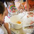 Enfants refugies entrain de faire de la patisserie  au Foyer a Hesperange - Photo : Pierre Matgé