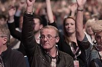 Labour-Parteimitglieder stimmen im Rahmen des Parteitagsüber eine Brexit-Debatte ab.