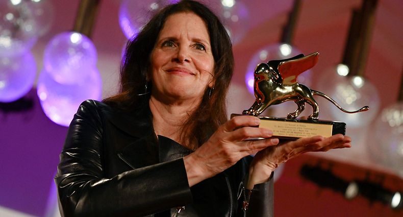 TOPSHOT - US director Laura Poitras poses with the Golden Lion for Best Film she reveived for "All the Beauty and the Bloodshed" on September 10, 2022 during the Award Winners Outside Photocall following the closing ceremony of the 79th Venice International Film Festival at Lido di Venezia in Venice, Italy. (Photo by Andreas SOLARO / AFP)