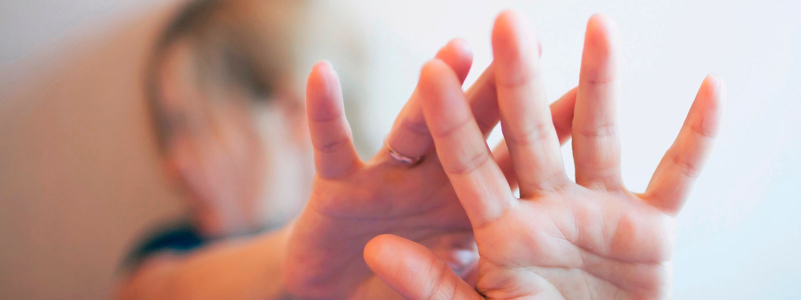 Wenn das Opfer sich nicht wehrt, heißt das nicht, dass es mit einer sexuellen Handlung einverstanden ist. 