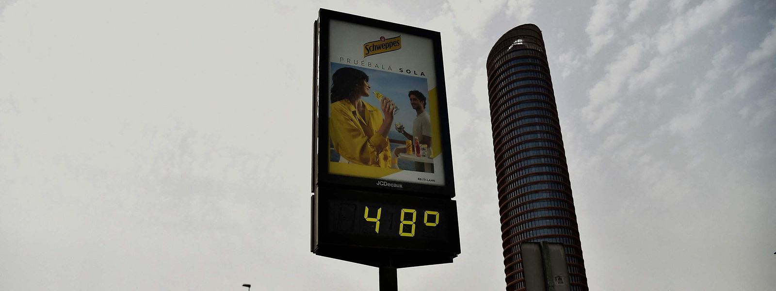 Temperaturas na segunda-feira chegaram aos 48 graus em Sevilha. 