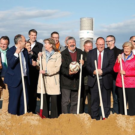 Premier coup de pelle dans la bonne humeur.