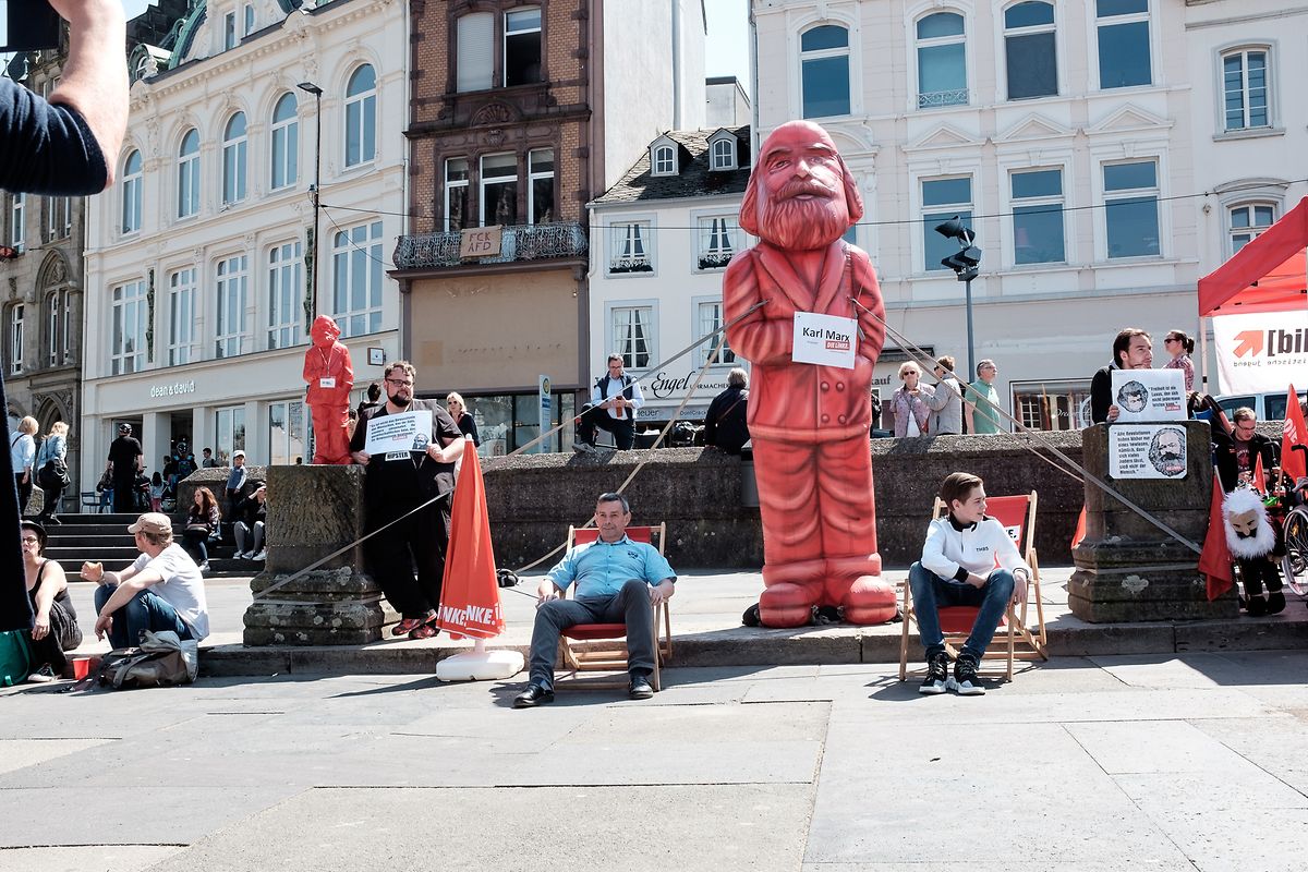 In Trier fanden am Samstag mehrere Demonstrationen statt. Die einen Teilnehmer waren für, die anderen gegen die Ehrung von Karl Marx. 