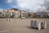 A closed beach remains empty in Arona, one of the most touristic municipalities in Tenerife on the Canary Islands, on April 13, 2020 amid a national lockdown to stop the spread of the COVID-19 coronavirus. - The death toll from the coronavirus pandemic has slowed in some of the worst-hit countries, with Spain readying to reopen parts of its economy as governments grapple with a once-in-a-century recession. (Photo by DESIREE MARTIN / AFP)