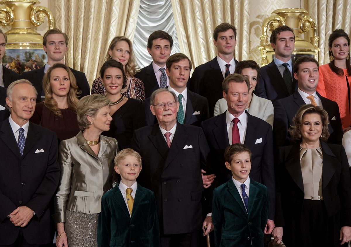 Der Jubilar im Jahr 2016 zusammen mit seinen Kindern und Enkelkindern.