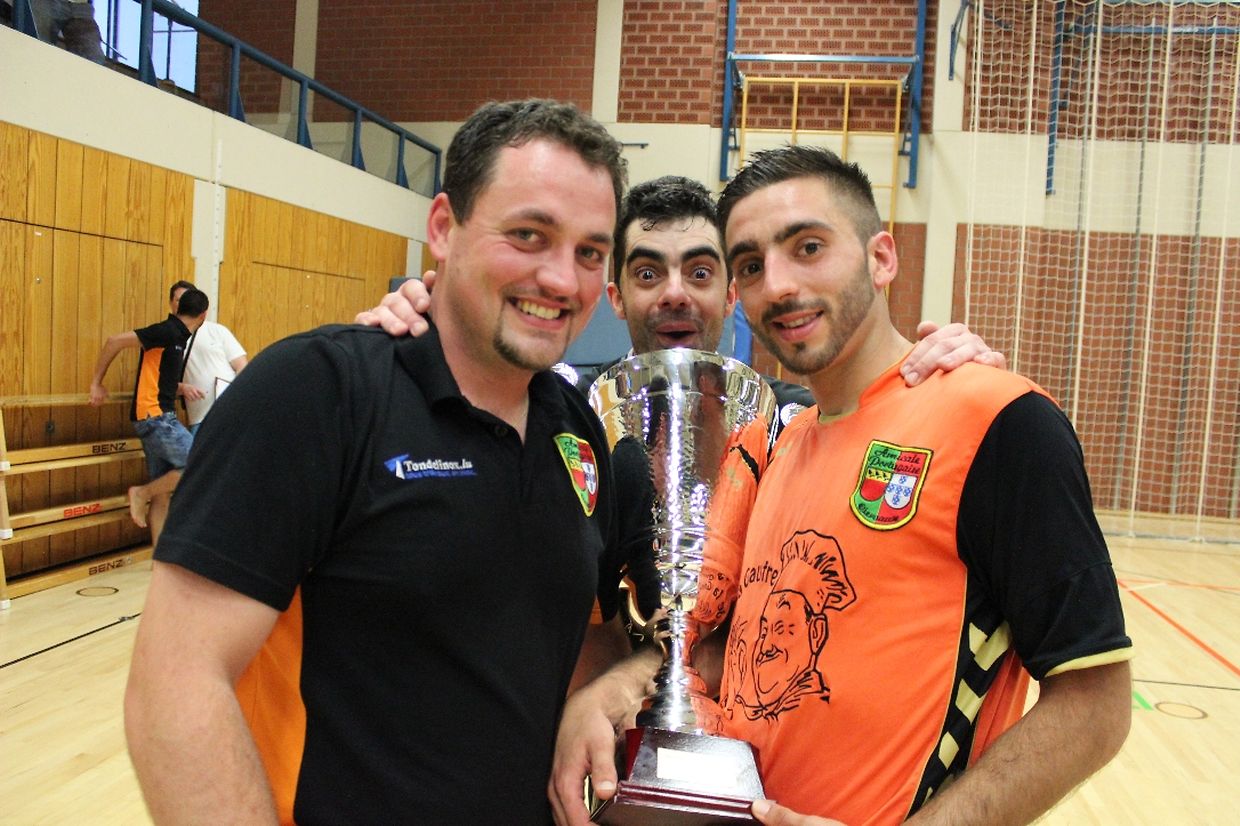 Filipe Fonseca, Manuel e Yannick Dinis com a taça da final