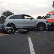 La collision entre la voiture et l'une des deux motos était inévitable.