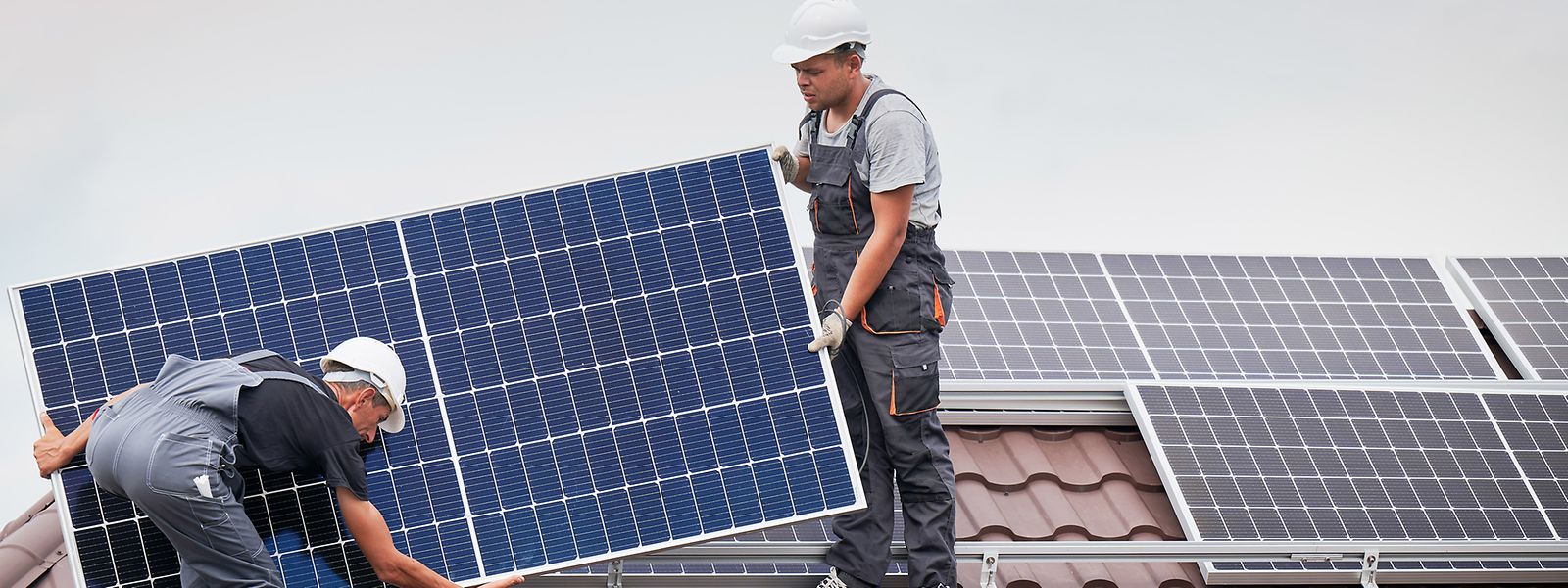 Fotovoltaikanlagen liefern günstigen Strom, müssen in der Regel aber genehmigt werden.