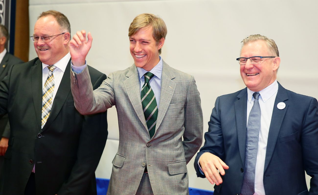 2017: Offizieller Termin in der Coque - Prinz Louis war bei einer Pressekonferenz zu den Tischtennis-Europameisterschaften der Mannschaften in Luxemburg natürlich mit dabei. Neben ihm Sportminister Romain Schneider (l.) und FLTT-Präsident André Hartmann.
