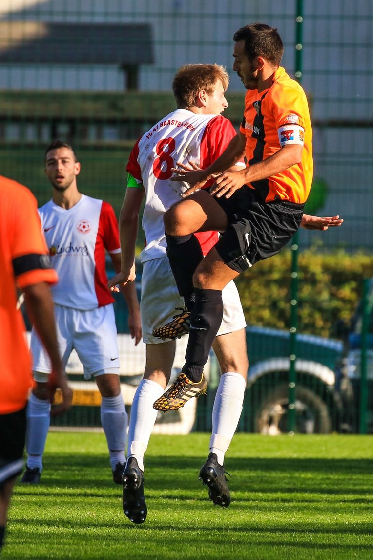 Jo Elcheroth (Bastendorf) bousculé par Dave Da Silva (Vianden).
 