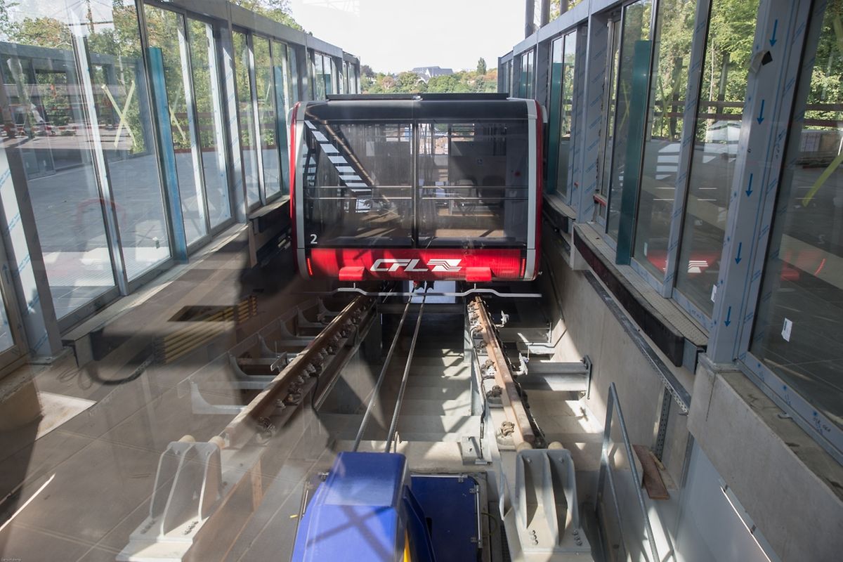 Chaque cabine peut transporter 168 personnes et au total, il y en a 4