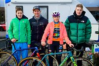 Lenn Schmitz (UC Dippach), Marc Schmitz (CT Atertdaul), Anouk Schmitz (CT Atertdaul) und Jo Schmitz (Team Dauner-Akkon) - Cyclocross Landesmeisterschaft 2023 in Mamer - Rennen der Junioren - Foto: Serge Waldbillig