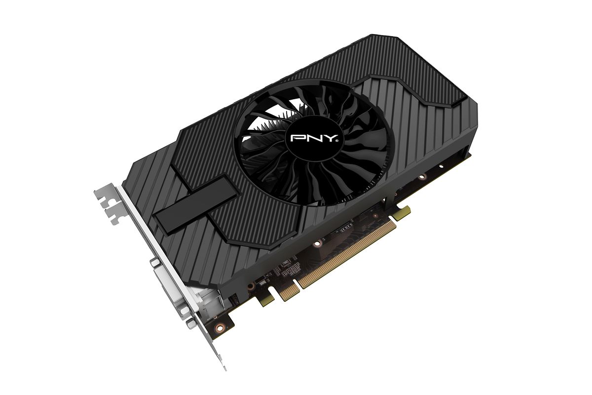 In der GeForce GTX 950 vom Hersteller PNY arbeitet Nvidias gleichnamiger Grafikchip. Für rund 180 Euro liefert die Karte Leistung auf dem Niveau aktueller Konsolen. 