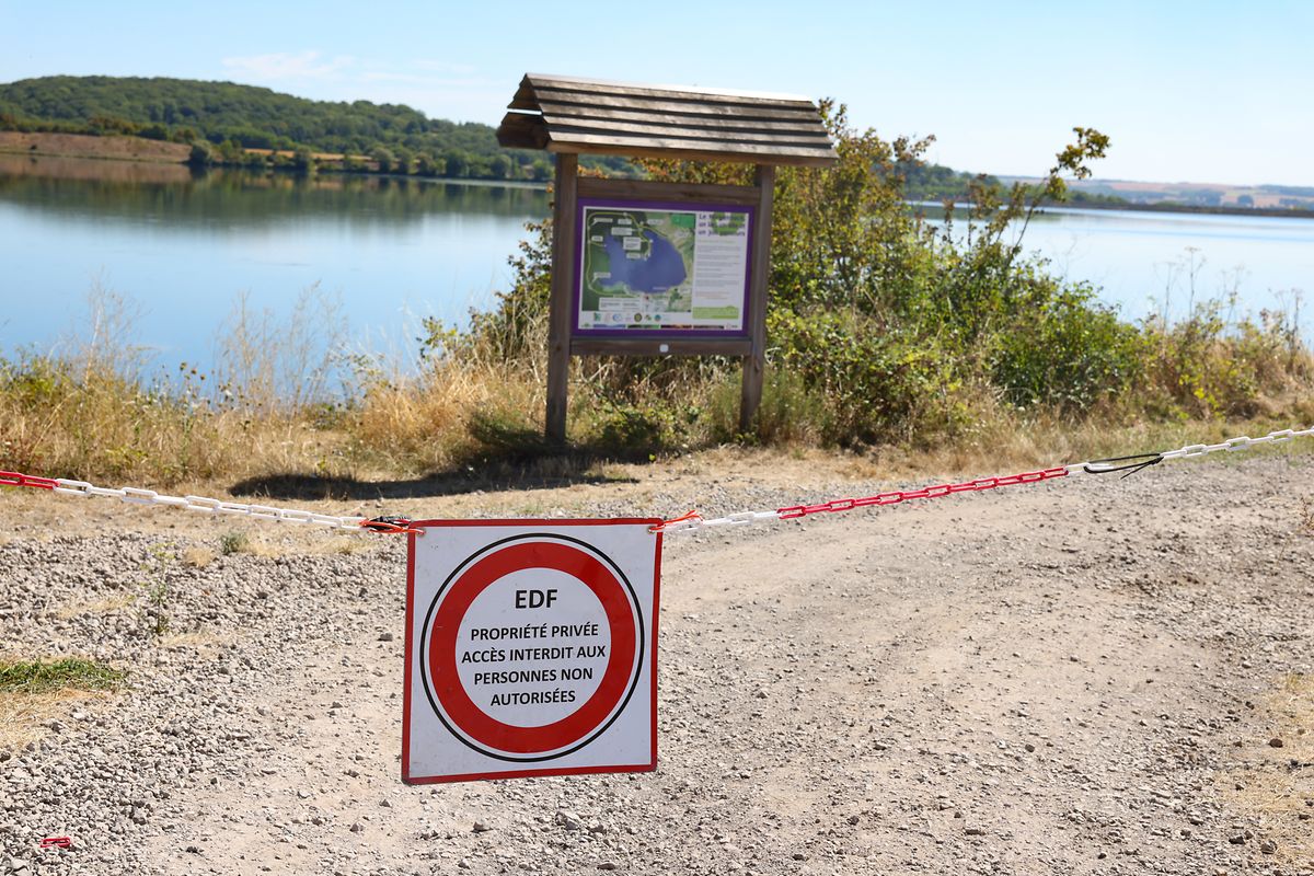 La retenue du Mirgenbach, près de la centrale nucléaire de Cattenom, est actuellement interdite aux pêcheurs et aux amateurs de sports nautiques.