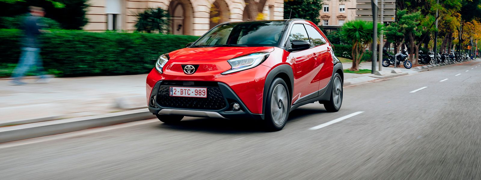 Die einen nennen es Rot, Toyota nennt es Chili: Der Aygo X macht in Farben, die von Gewürzpflanzen abgeleitet sind, demnächst die Straßen unsicher.