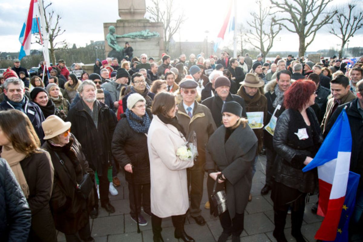 Manifestation Charlie Hebdo, place de la constitution,Gelle Fra.