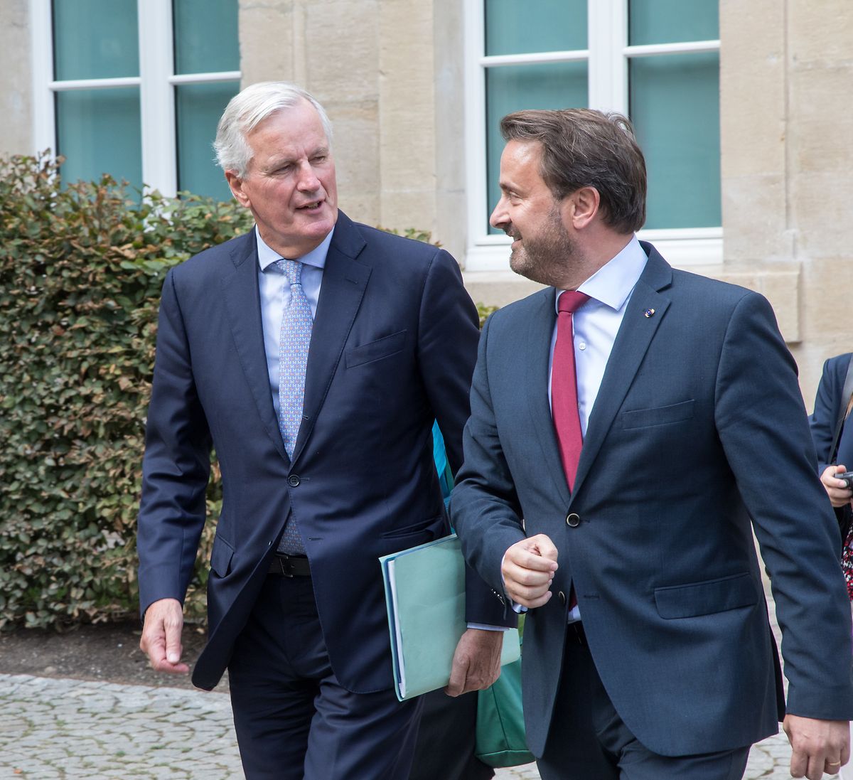 Michel Barnier aux côtés de Xavier Bettel, lundi 17 septembre à Luxembourg.