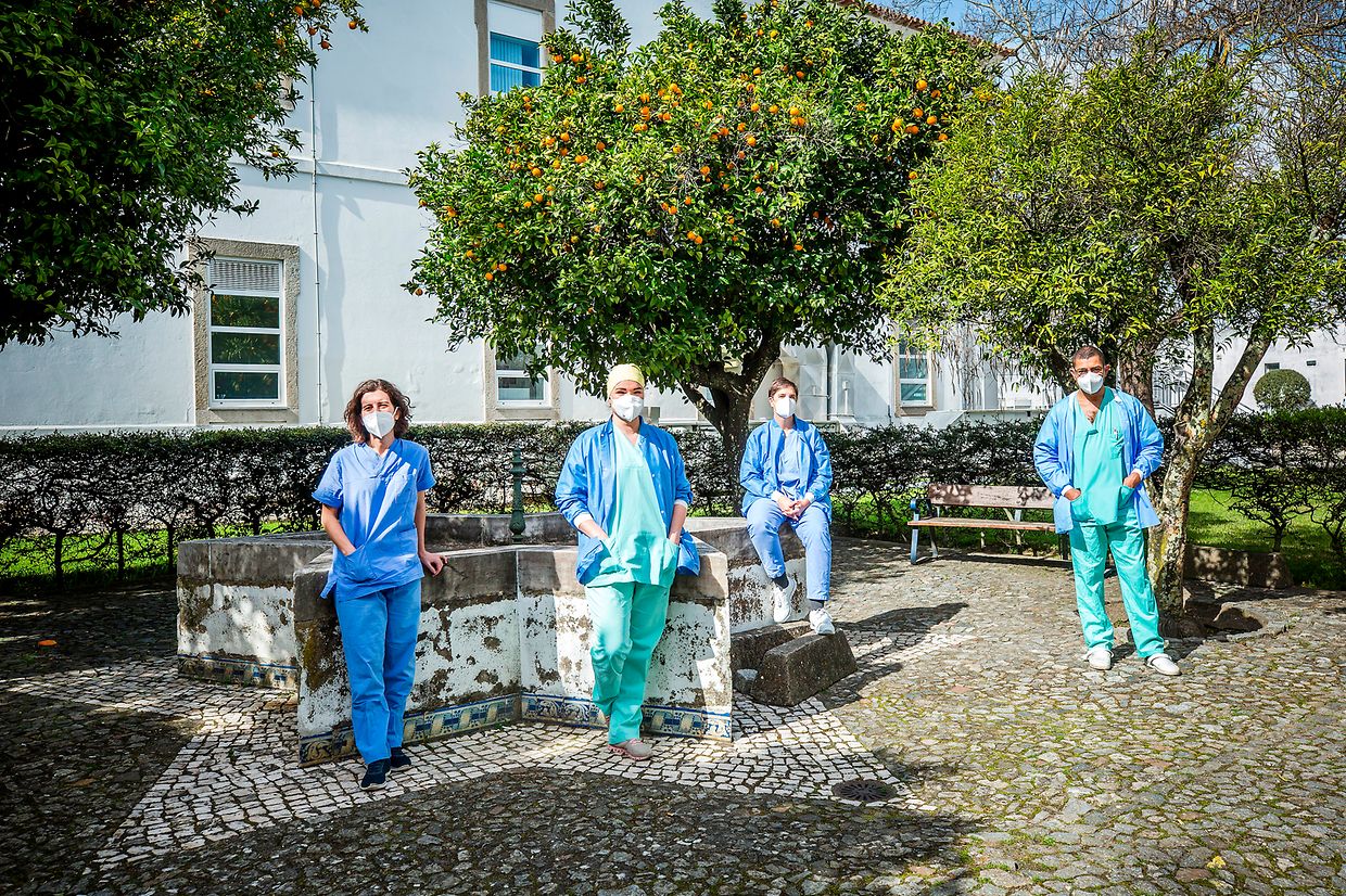 As duas equipas do Luxemburgo (da esquerda para a direita): enfermeira Mónica Valente, médica Modesta Dargeviciute, enfermeira Filomena Silva Costa e o médico, Samuel Luyasu.