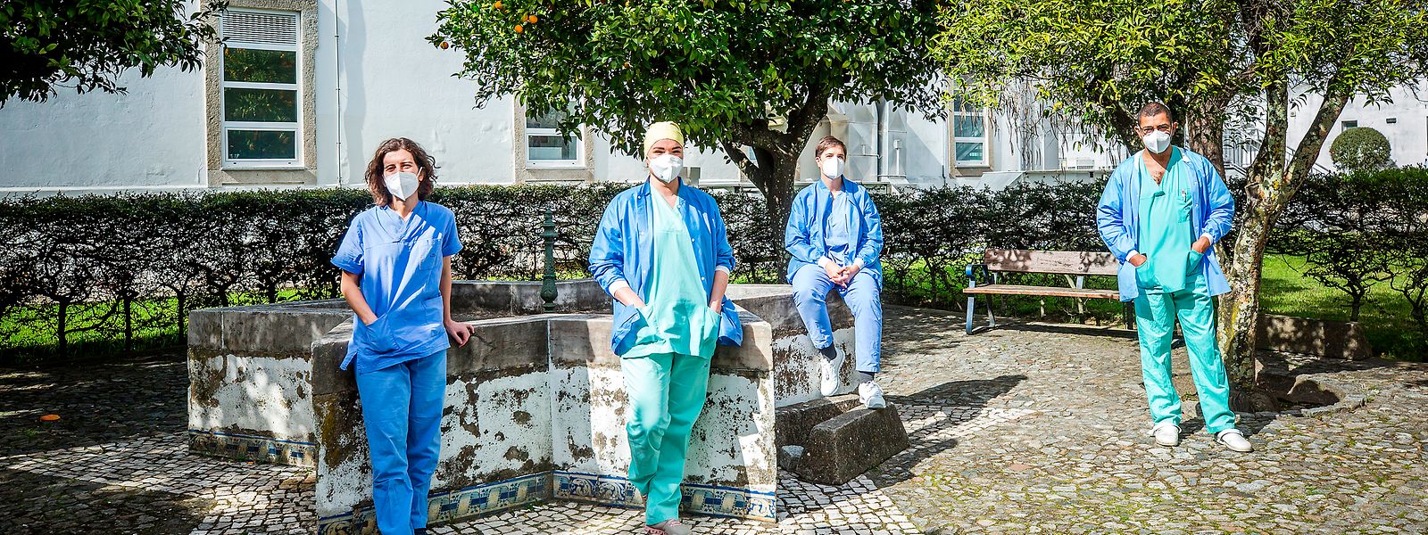 Reportagem com equipas medicas e de enfermagem que vieram do Luxemburgo para o Hospital de Evora, em Portugal. Estas equipas vieram dar apoio aos profissionais de saúde desta unidade hospitalar no combate a COVID-19

