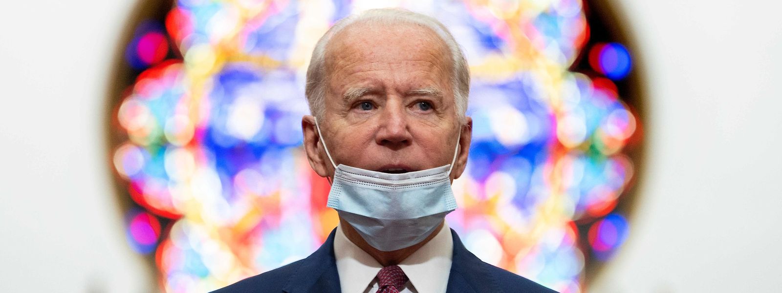 Joe Biden zeigt sich bei öffentlichen Auftritten wie hier in einer Kirche in Wilmington meist mit Gesichtsmaske - im Kontrast zu Trump, der sich hartnäckig weigert, in der Öffentlichkeit eine Maske zu tragen.