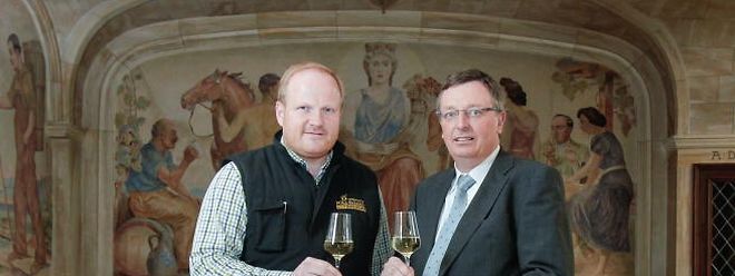 Planen die Umstellung zur "Appellation d'origine protégée" in der Genossenschaftskellerei: der technische Direktor Bernd Karl und Direktor Georges Schaaf.