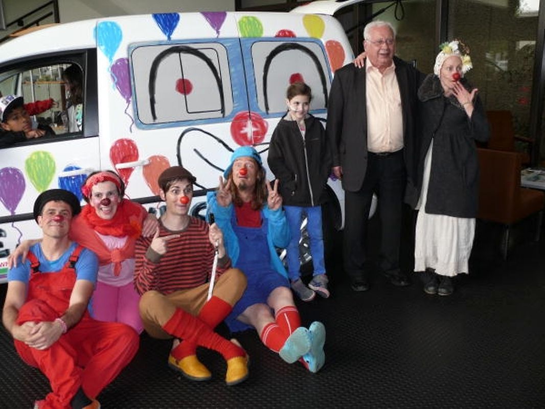 Mit der Stiftung Fondation André et Henriette Losch half André Losch zahlreichen gemeinnützigen Organisationen. Hier erhielt der Verein Île aux Clown ein "Clownecaddy" zur Unterstützung der Arbeit mit kranken Kindern.

