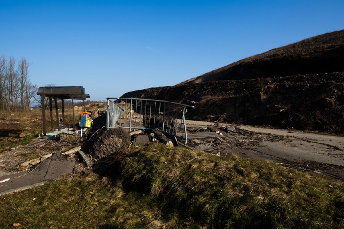 Unterhalb der Deponie soll einen neue Straße soll entlang des Erdrutsches entstehen.