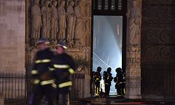 In der weltberühmten Kathedrale Notre-Dame in Paris war am Montag gegen 18.50 Uhr ein verheerendes Feuer ausgebrochen. 