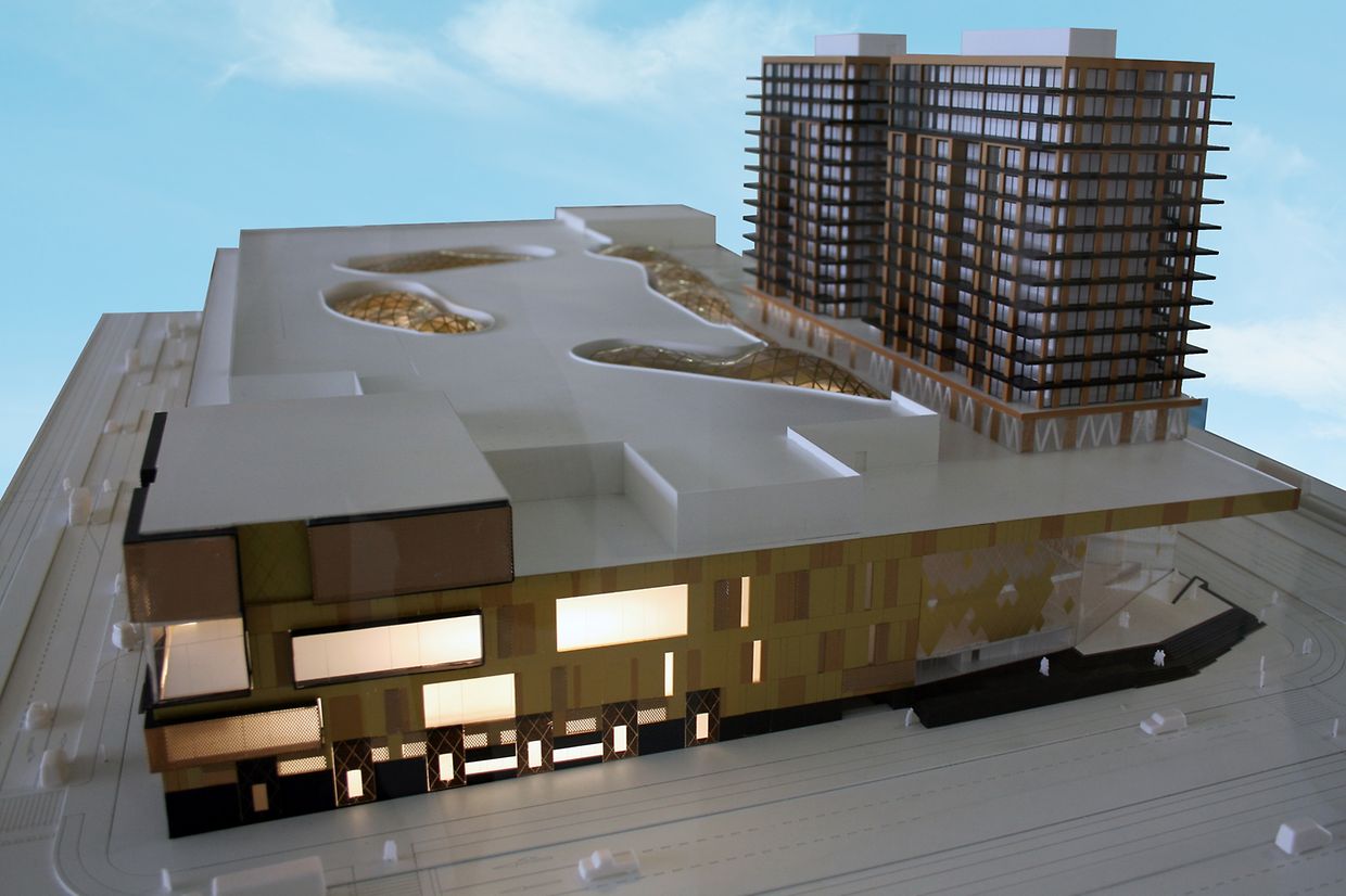 Le bâtiment le long du boulevard Kockelscheuer. Le toit sera végétalisé. Un arrêt de tram est prévu entre ce bâtiment et le lycée Vauban.