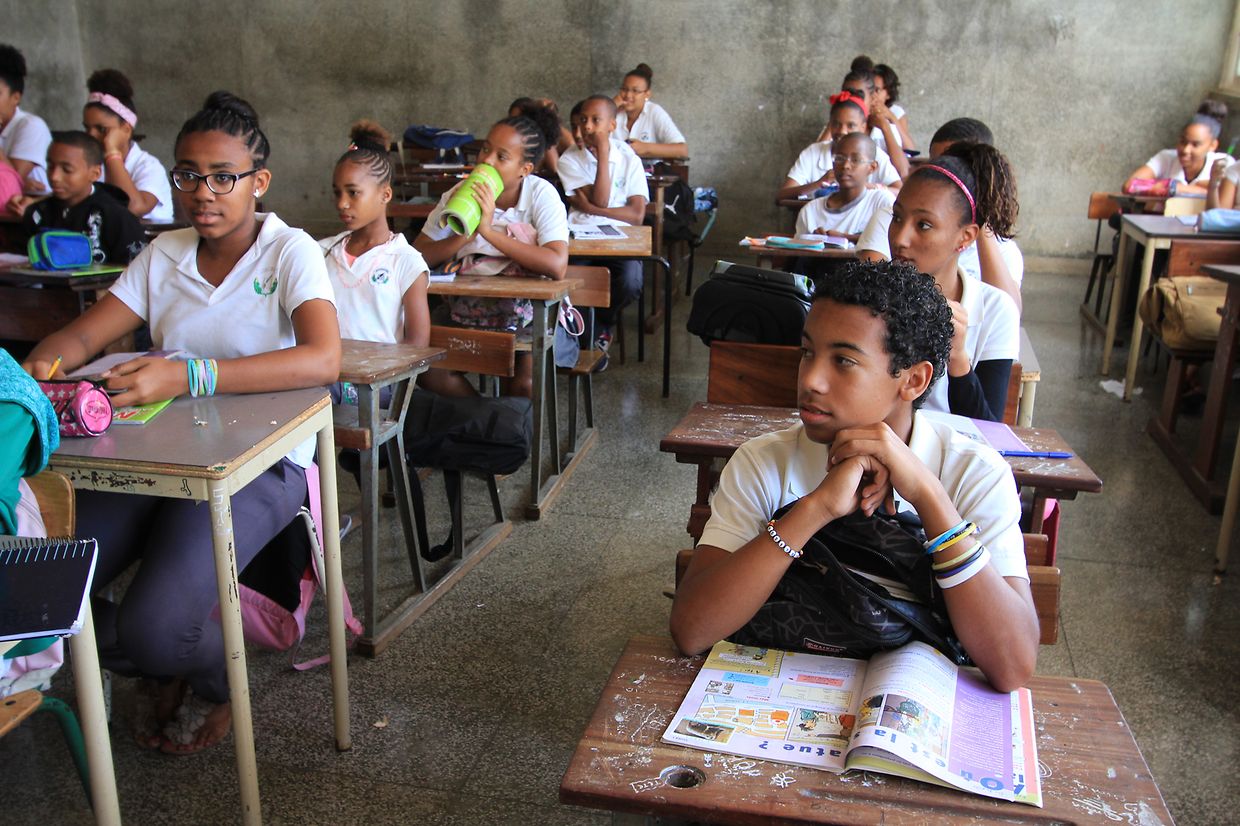 Im Juni 2016 ging es für die ONG des Athenäums nach Mindelo auf der kapverdischen Insel Sâo Vicento. Dort besuchten die Luxemburger die Schule Ludgero Lima.