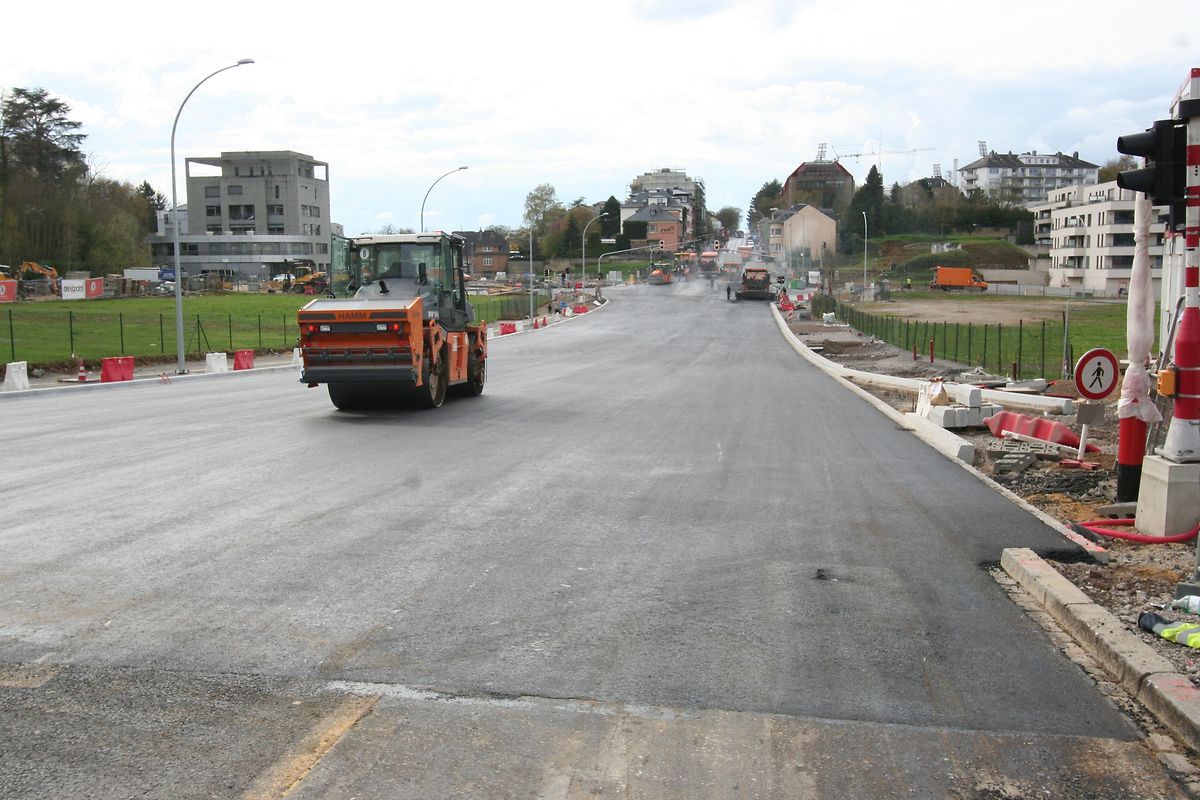 Am Wochenende wurde der neue Straßenbelag aufgetragen.