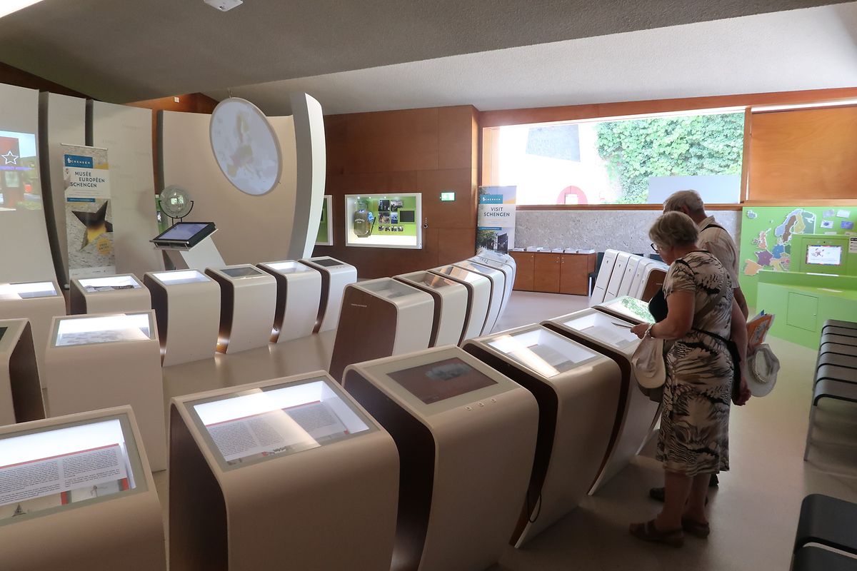 Sur 200 mètres carrés, l'exposition retrace en trois langues l'histoire de l'intégration européenne. 