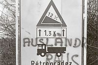 Luxemburg 1974: Schon damals scheint die Rechtschreibung eine Herausforderung für so manchen Urheber ausländerfeindlicher Parolen gewesen zu sein.

(Foto: Archiv)